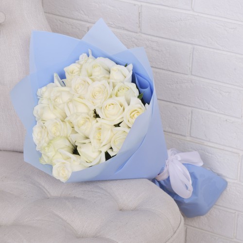Купить на заказ Букет из 21 белой розы с доставкой в Ушарале
