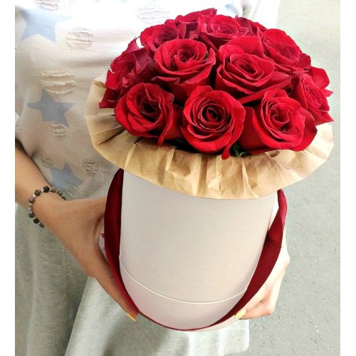 Купить на заказ 11 красных роз в коробке с доставкой в Ушарале