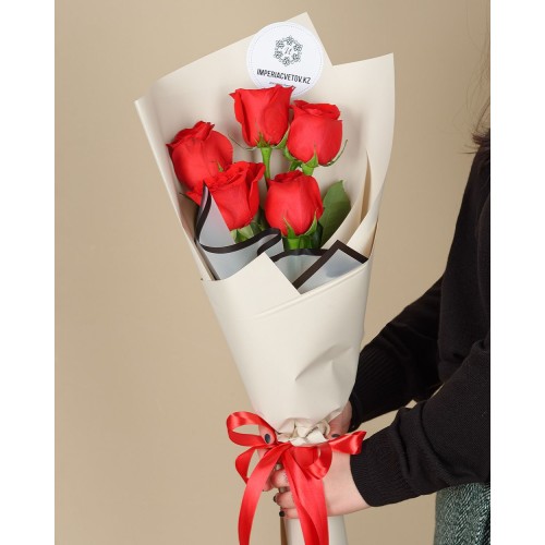 Купить на заказ Букет из 5 красных роз с доставкой в Ушарале