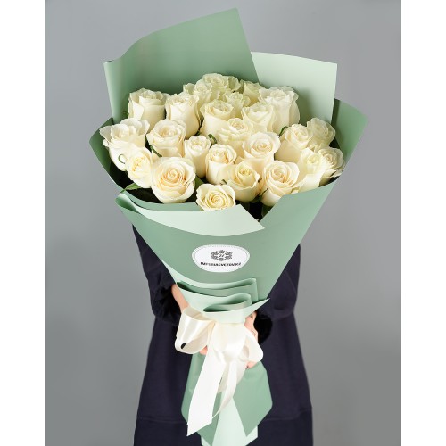 Купить на заказ Букет из 25 белых роз с доставкой в Ушарале