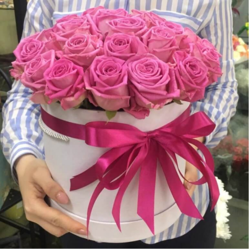 Купить на заказ 25 розовых роз в коробке с доставкой в Ушарале