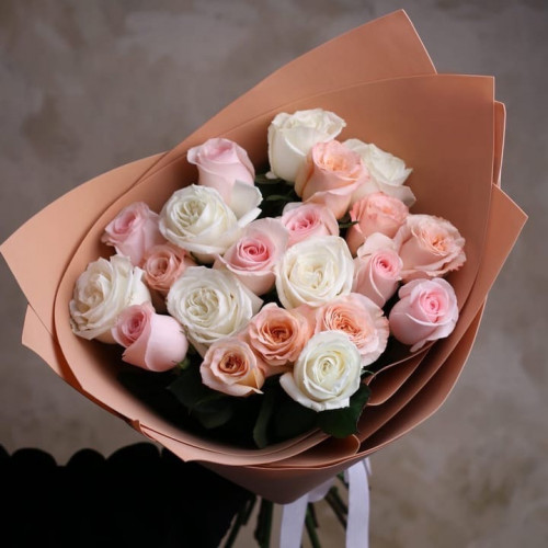 Купить на заказ Букет из 21 розы (микс) с доставкой в Ушарале
