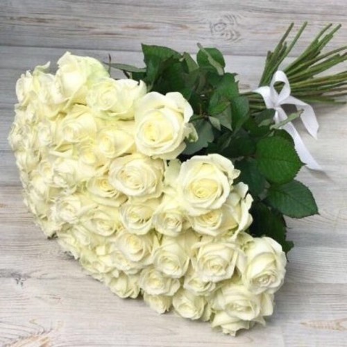 Купить на заказ Букет из 51 белой розы с доставкой в Ушарале